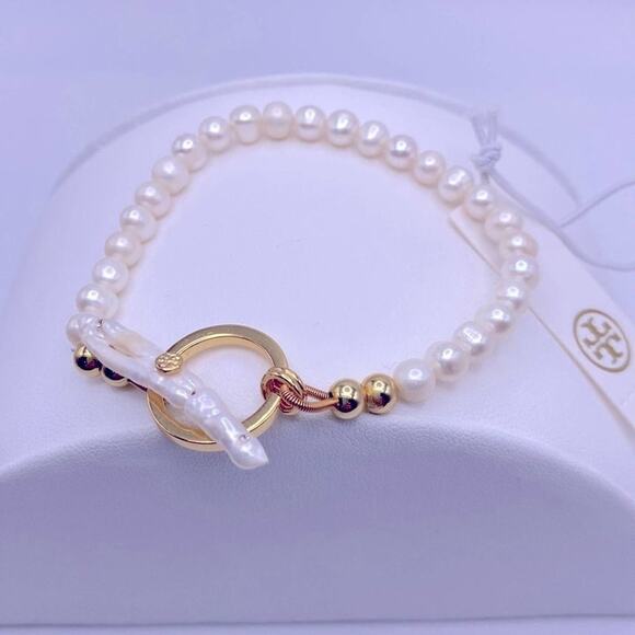NWT Tory Burch Gold Logo Fresh Water Pearl Toggle Bracelet - Picture 11 of 14